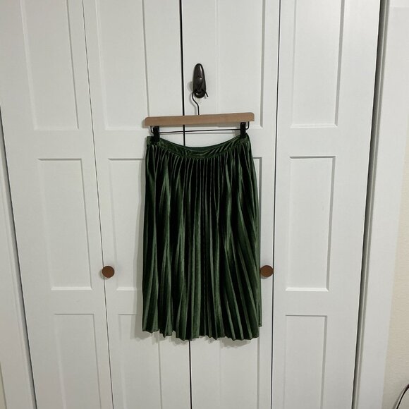 Abercrombie Green Pleated Velvet Midi Skirt, Small - Picture 3 of 4